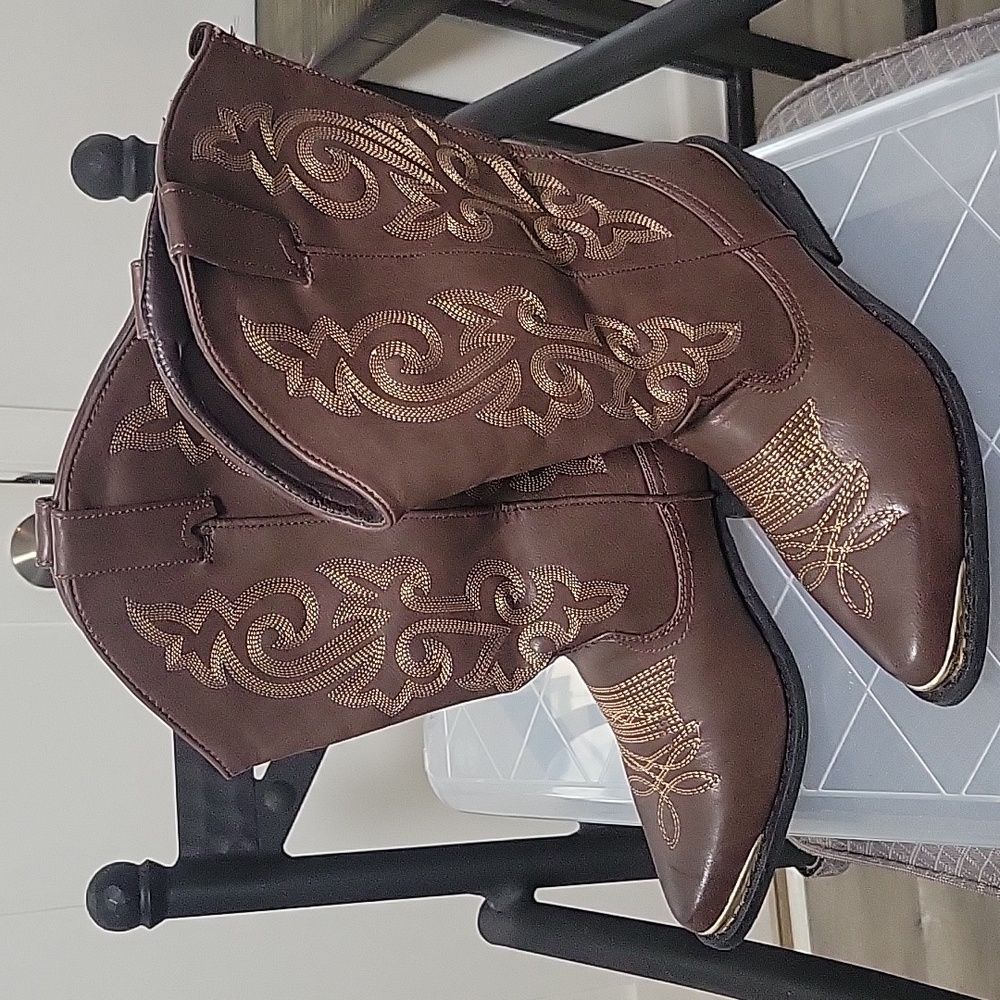 EUC Torrid Cowboy boots wide calf